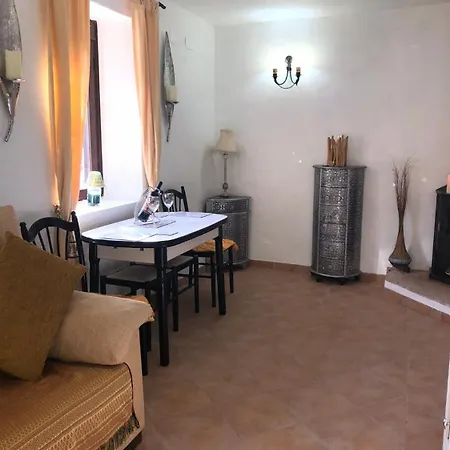 Large 1 Bed In The Beautiful Countryside Apartment *