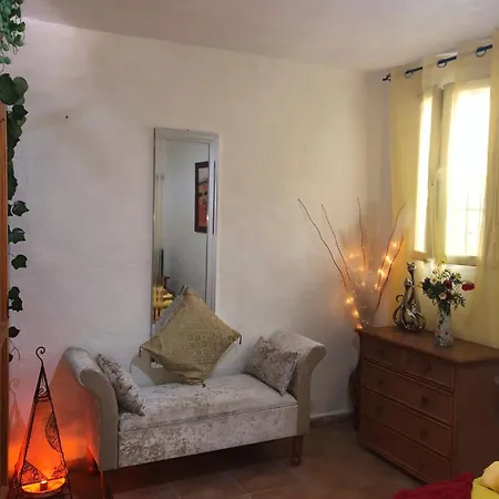 Large 1 Bed In The Beautiful Countryside Apartment Rute