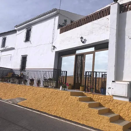 Large 1 Bed In The Beautiful Countryside *
