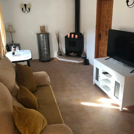 Large 1 Bed In The Beautiful Countryside Apartment *